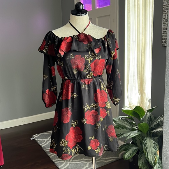 Cupcakes & Cashmere Halter Tie Off Shoulder Floral Dress - Picture 3 of 9